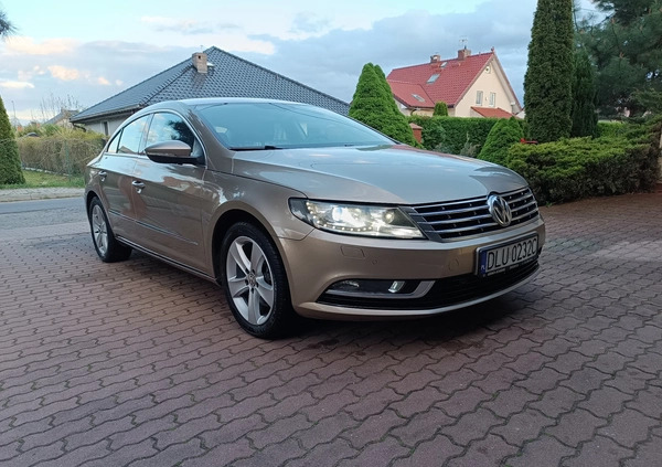 Volkswagen Passat cena 40900 przebieg: 230000, rok produkcji 2015 z Lubin małe 497